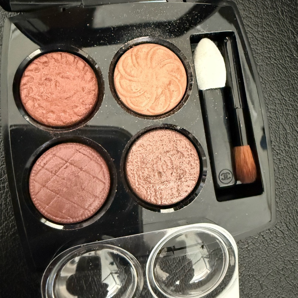 CHANEL NEW Limited edition LES 4 OMBRES BOUTONS 219 - BOUTONS COUTURE